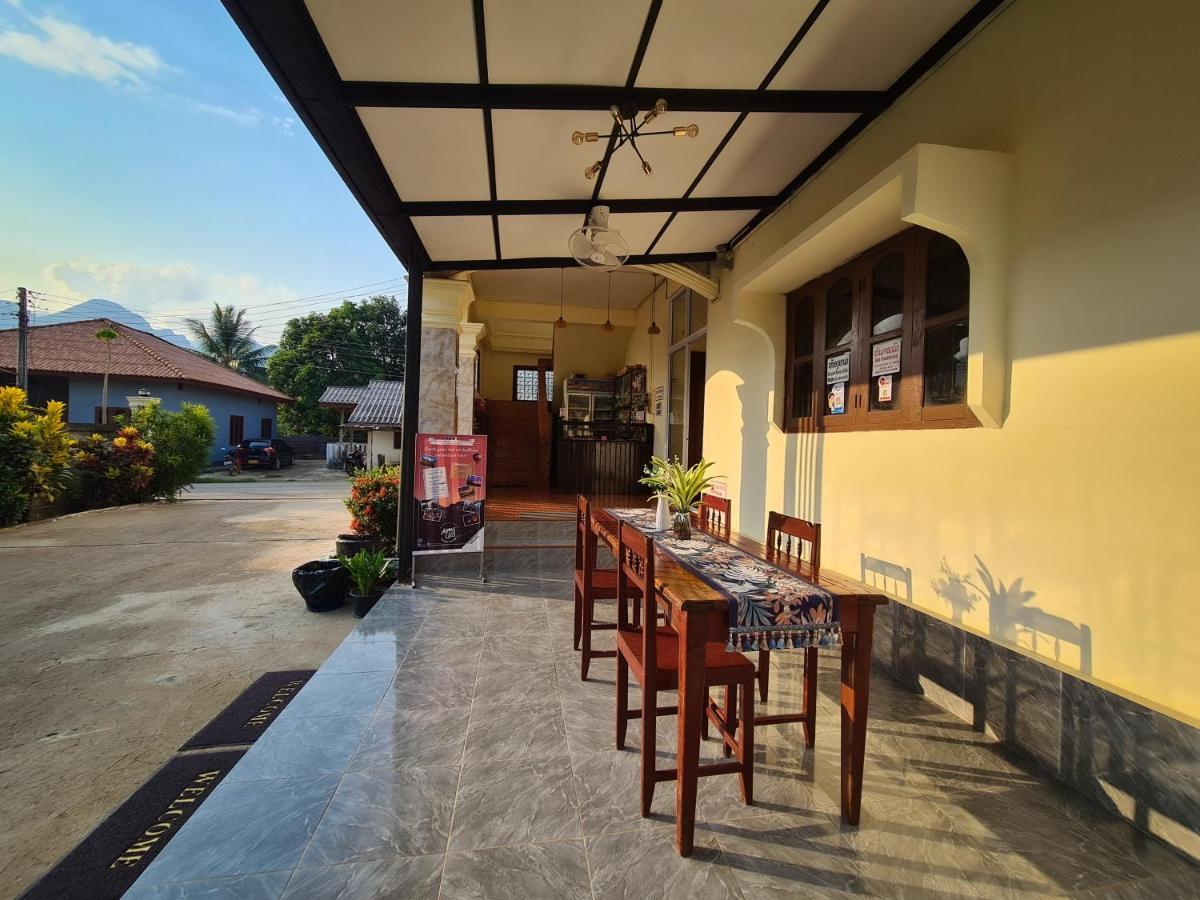 Saphaothong Guesthouse Vang Vieng Exteriér fotografie