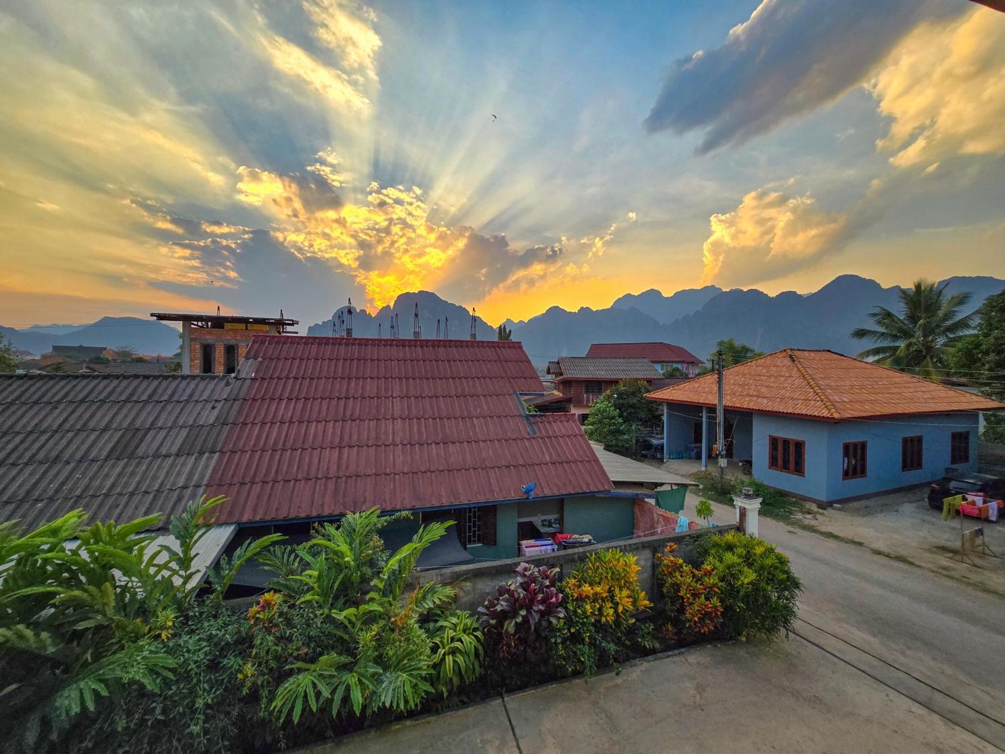 Saphaothong Guesthouse Vang Vieng Exteriér fotografie