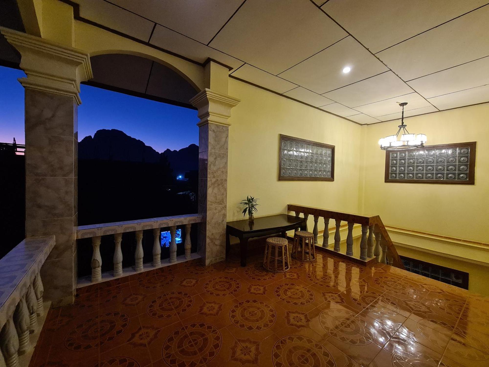 Saphaothong Guesthouse Vang Vieng Exteriér fotografie