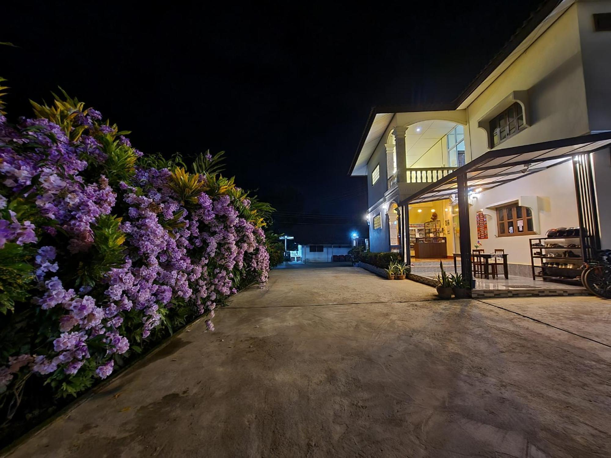 Saphaothong Guesthouse Vang Vieng Exteriér fotografie